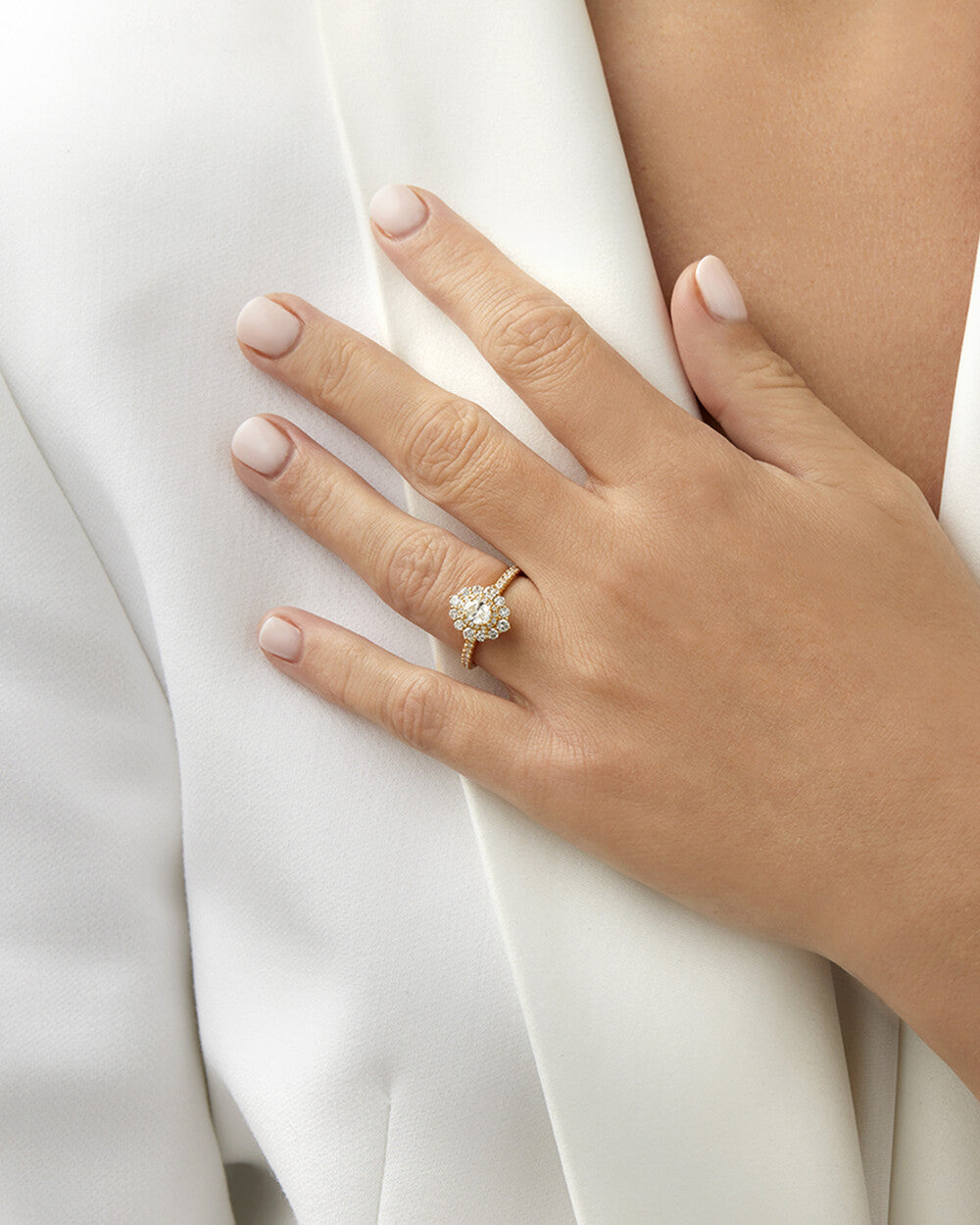 Oval Engagement Ring with 0.98 Carat TW Diamonds in 14kt Yellow Gold